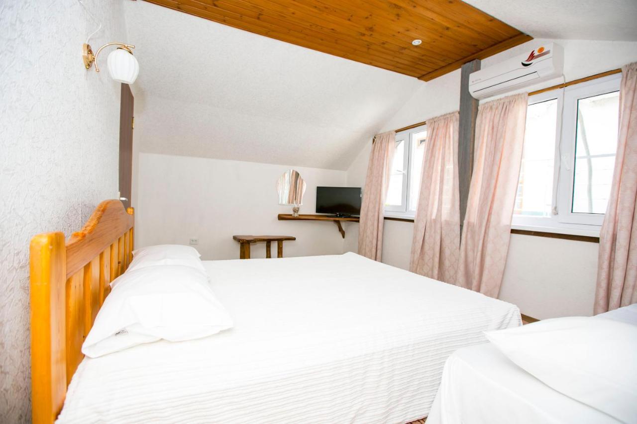Guest House Lavr Gagra Exterior foto